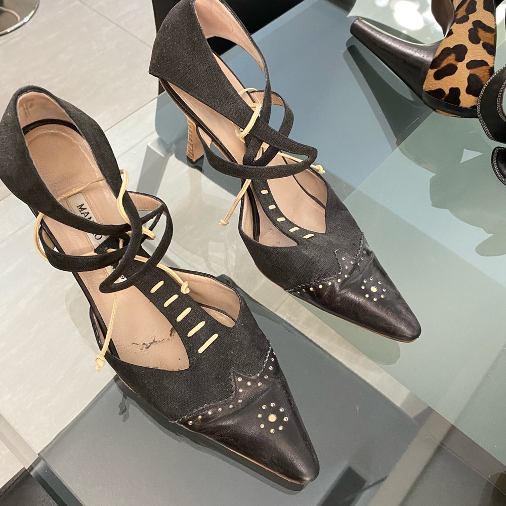 Manolo Blahnik closed toe heels super cute 39